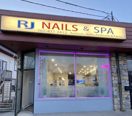 RJ Nailspa