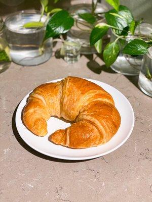 Plain croissant