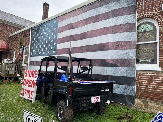 Anyone who knows me knows I'm Not a political person at all but I can't pass by a weird roadside attraction