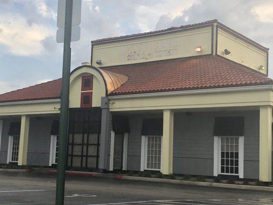 The closed Hurricane Grill and Wings