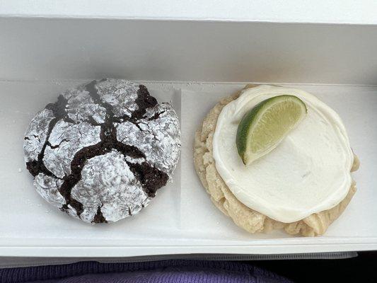 Crinkle cookie and the twisted sugar (coconut with lime)