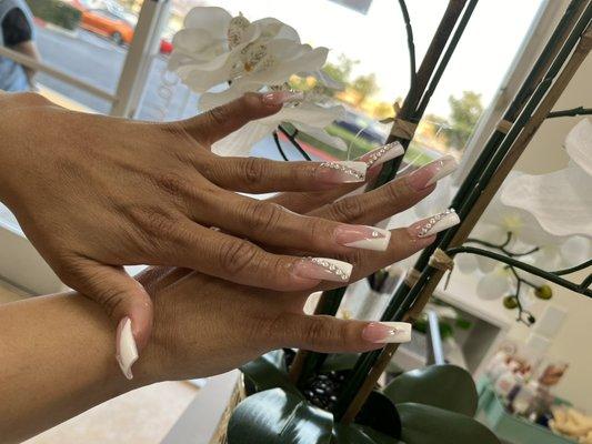 Lux Nails & Spa