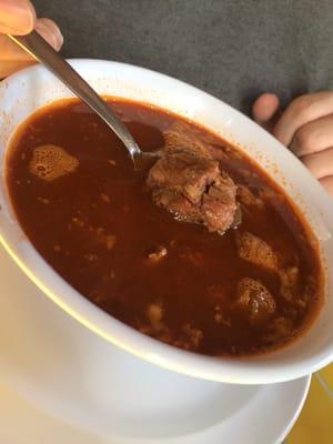 Birria caldo de chivo.