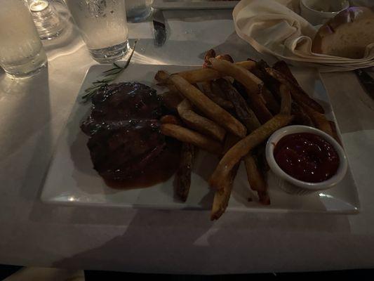 8oz Filet with fries