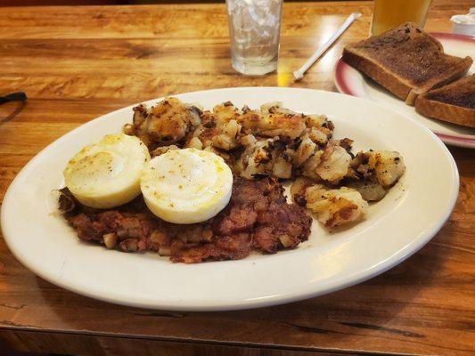 Poached eggs over corned beef hash