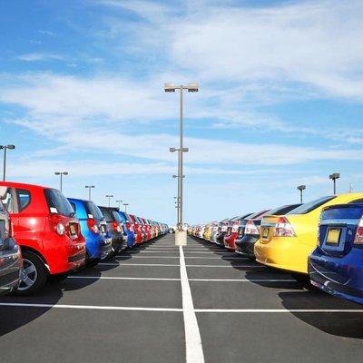 CALI AUCTION - estacionamiento con autos en venta