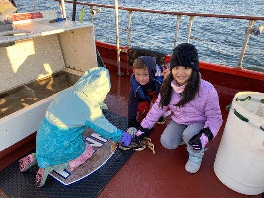 Love nieces and out little Deckman.  Peyton is showing my nieces how to handle crabs .  Way too cute!