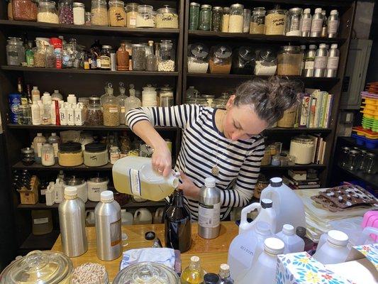 Sarah mixing perfume in the workshop