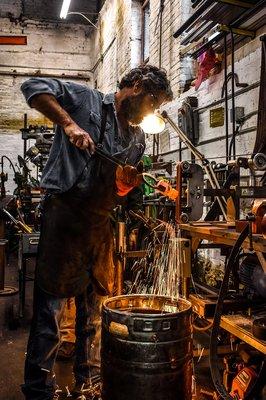 Hammer maker extrodiniaire Brent Bailey making hammers with a group at a workshop we hosted in 2017