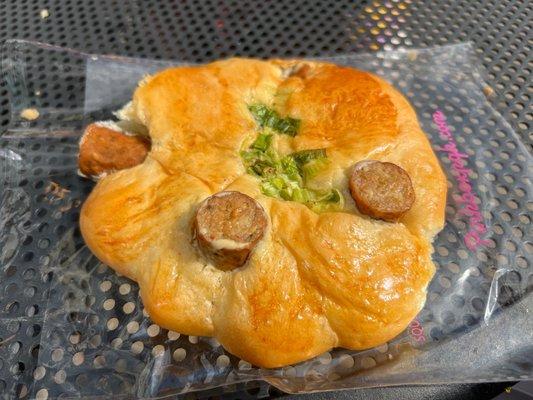 Chicken Sausage with Green Onion Bun