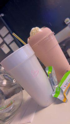 I love this combo, tea, protein bar and shake of your desire flavor the tea helps me to get energy and detox and the shake has protein.