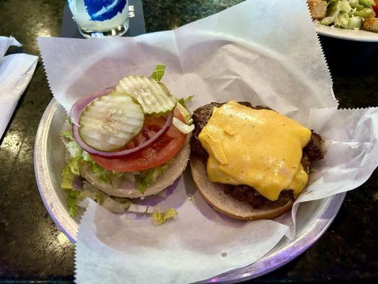 Single cheeseburger