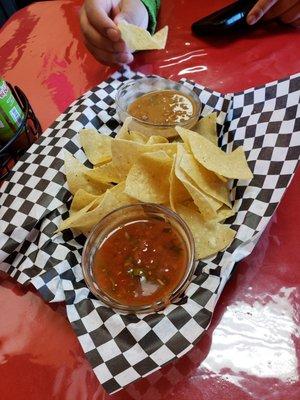 Chips, salsa, frijoles charros