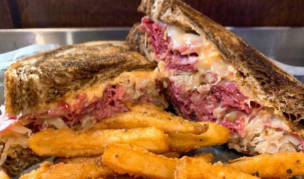 Our Reuben comes stacked with thinly sliced Boar's Head Corned Beef, Swiss cheese, sauerkraut, And Thousand Island dressing in Marble Rye.