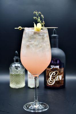 It's Rhubarb Thyme
Steam Distillery vodka or gin, grapefruit and lemon juice, thyme syrup, and rhubarb bitters, topped with prosecco rosé,