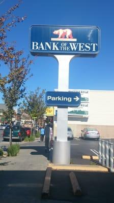 One of the banking facilities with a parking lot designated exclusively for customers - props to this amenity