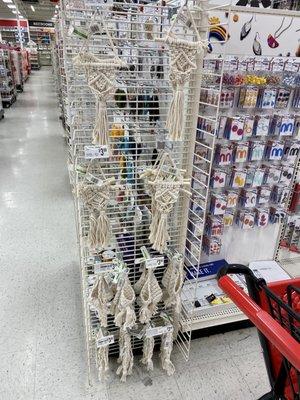 Cute mini macrame hangers (can you imagine with air plants?!)