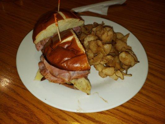 Piggie on Pretzel sandwich with homemade Saratoga chips.