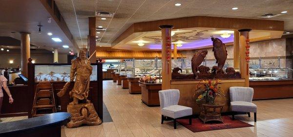 When you enter, seating is to the left and the food is to the right. At the back are the sushu  and hibachi stations.