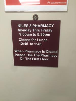 Hours for Niles 3 pharmacy.