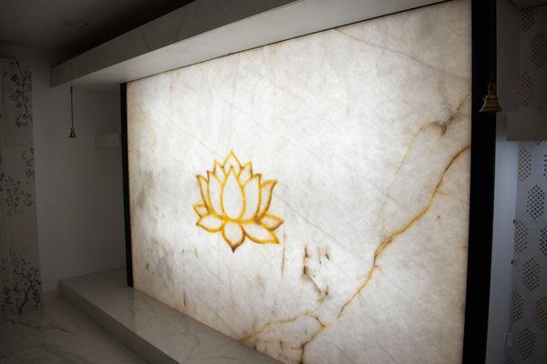 Showroom - Zen Room with Crystallo Quartzite and Honey Onyx.