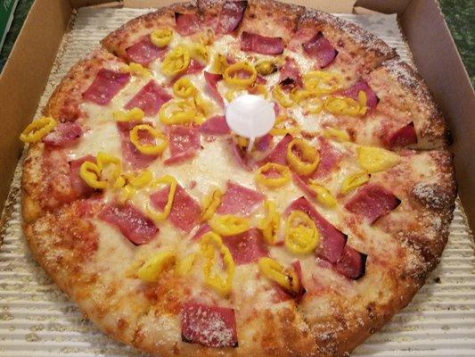 Large pizza with ham & mild peppers