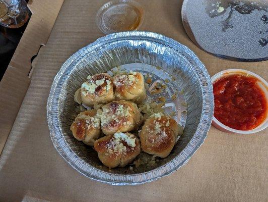 Garlicky garlic knots