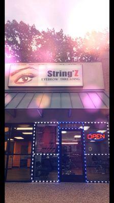 STRINGZ EYEBROW THREADING            4720 Jfk Blvd north Little Rock phone 5014003899