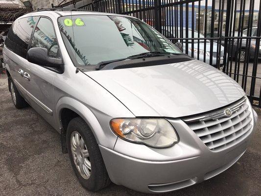 2006 Chrysler Town And Country For Sale! Clean Van Runs and Drives Good. If you have any questions you can call us at 708-980-3092