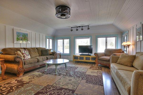 Light bright upstairs living room