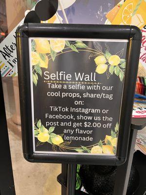 Selfie wall