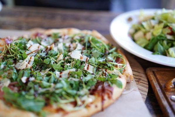 Arugula prosciutto  pizza