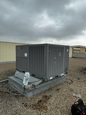 Bryant / Carrier 10 ton rooftop package ac unit with gas heat.