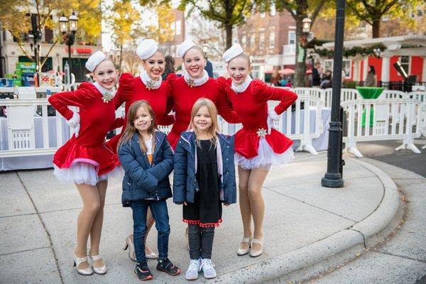 2021 Silhouettes posing for photos with fans at Birkdale