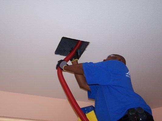 Cleaning the air ducts