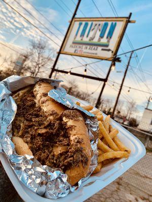 Cheesesteak with fries