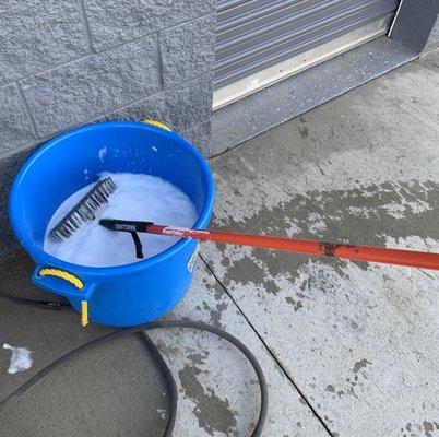 Floor mat cleaning station