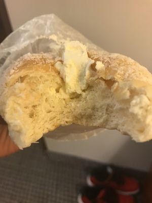 Cream filled bun - sooooooo damn good!!