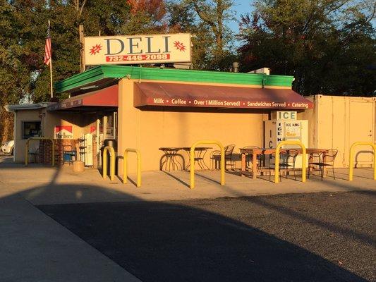 Storefront for the delicious Country Deli. It's located at the rear of a gas station.