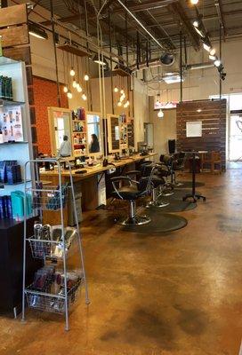 Nice upbeat salon!!