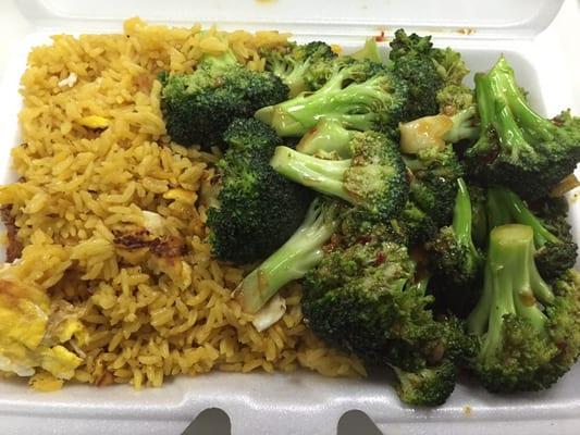 Broccoli & garlic sauce w/ egg fried rice