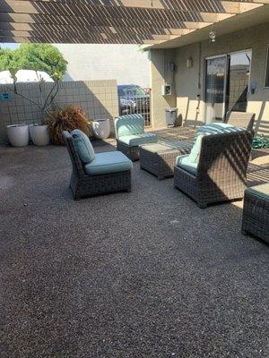 This is the sad area called a solarium...vending machines included in this patio and one very dead fern.