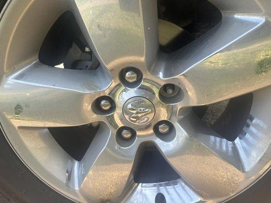 Missing wheel lock on right front wheel