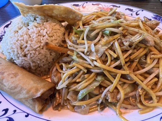 Chicken Chow Mein lunch special with Fried Rice, Fried Wonton, and Egg Roll. It comes with an Egg Flower Soup.