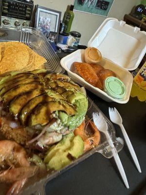 Pastelazo and empanadas de camarón.