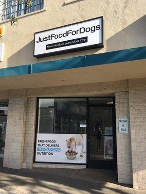 Welcome to our new JustFoodForDogs Santa Monica Pantry!