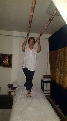 Ashiatsu Deepfeet Bar Therapy.