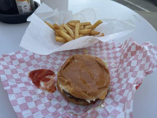 Cheeseburger and small fries