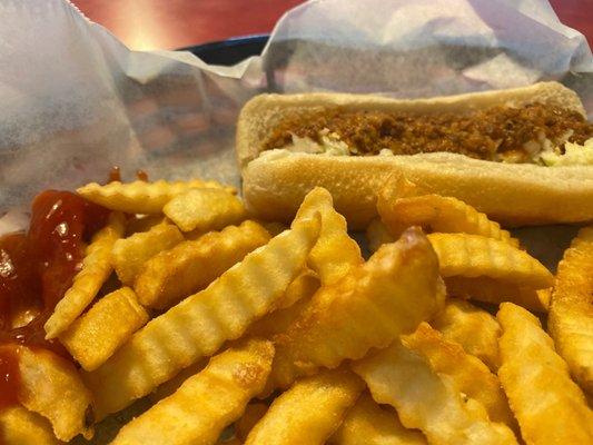 Chilli slaw dog with fries