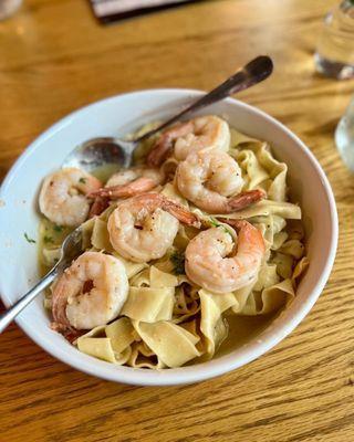 Handmade pasta in the shrimp scampi (not my order, so not GF)